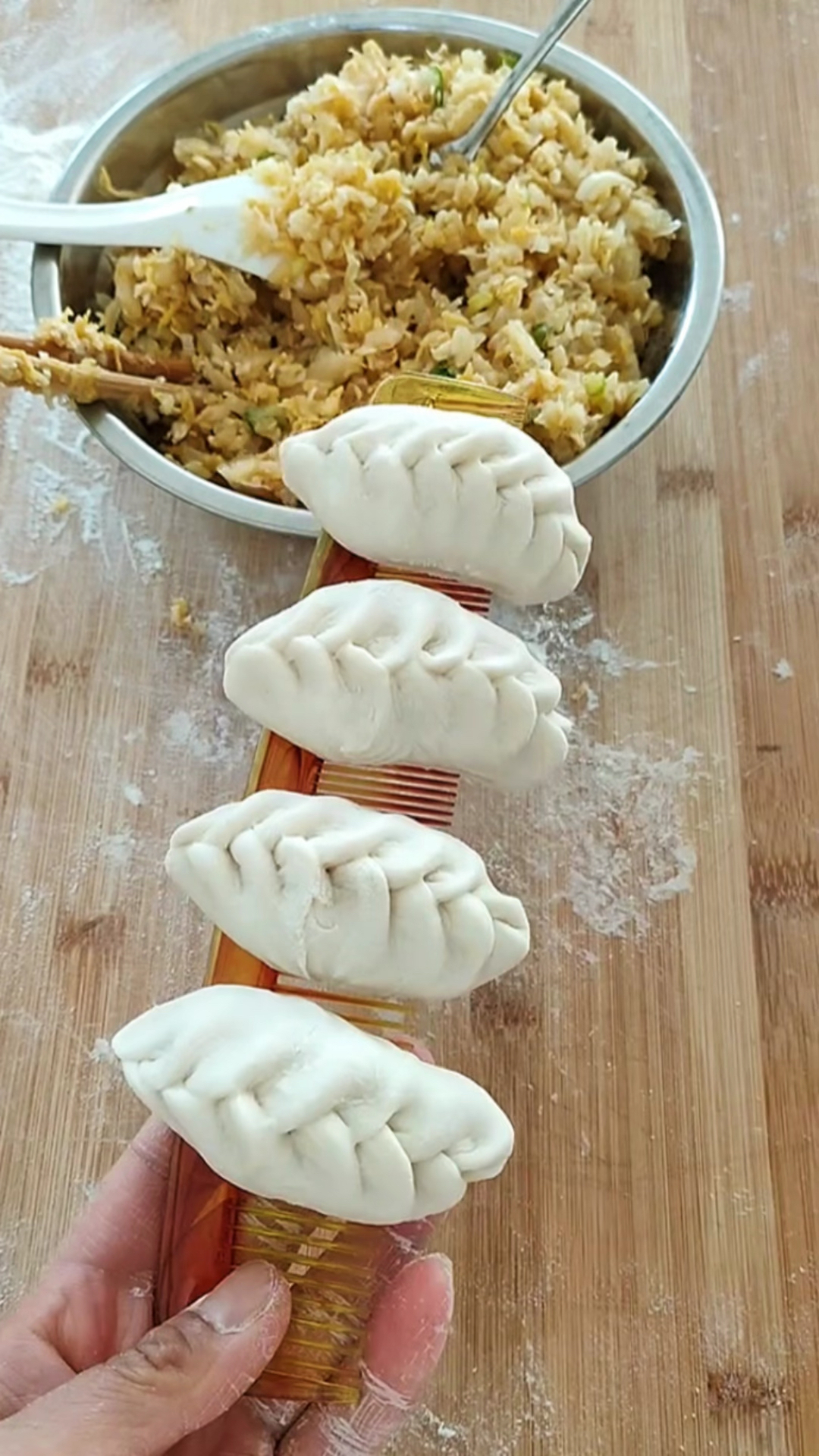 制作麦穗形状的蒸饺