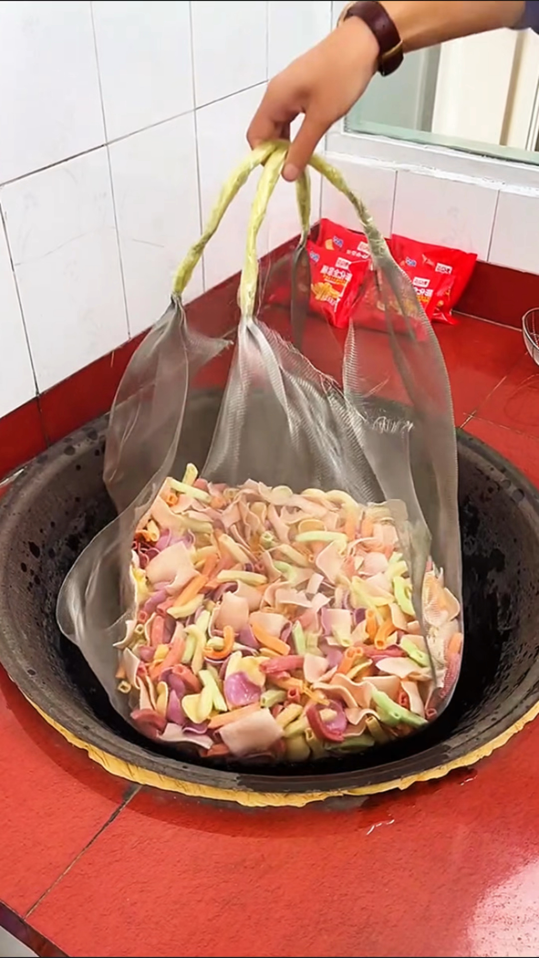 快速炸虾片的方法