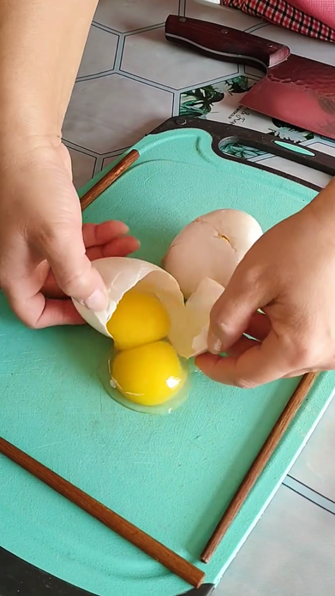 看看鸭蛋多好双黄的