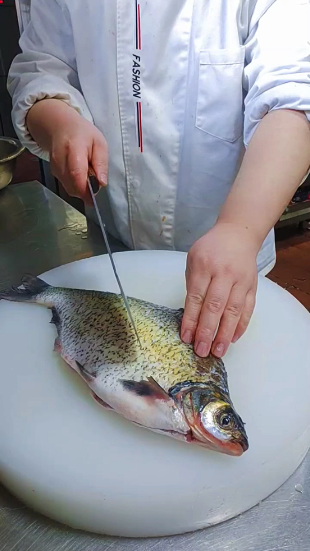 花式改刀小鱼,摆盘的方法