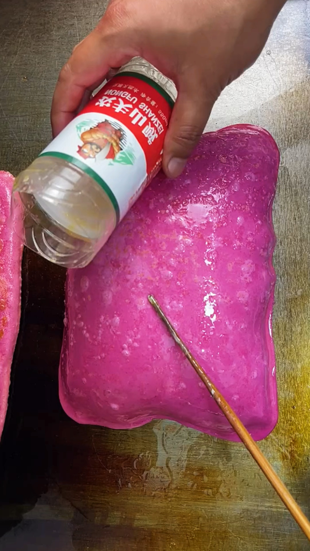 制作彩色鸡蛋灌饼的方法