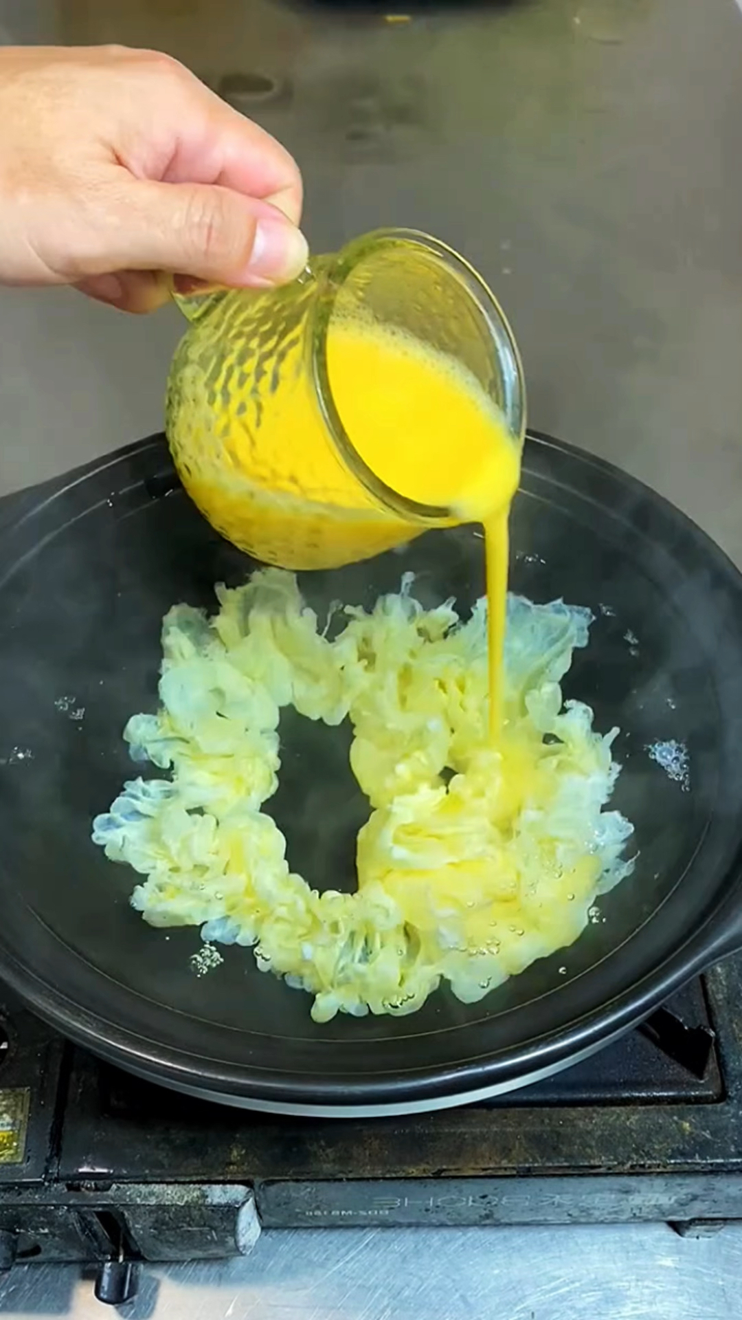 制作砂锅蛋花汤的方法