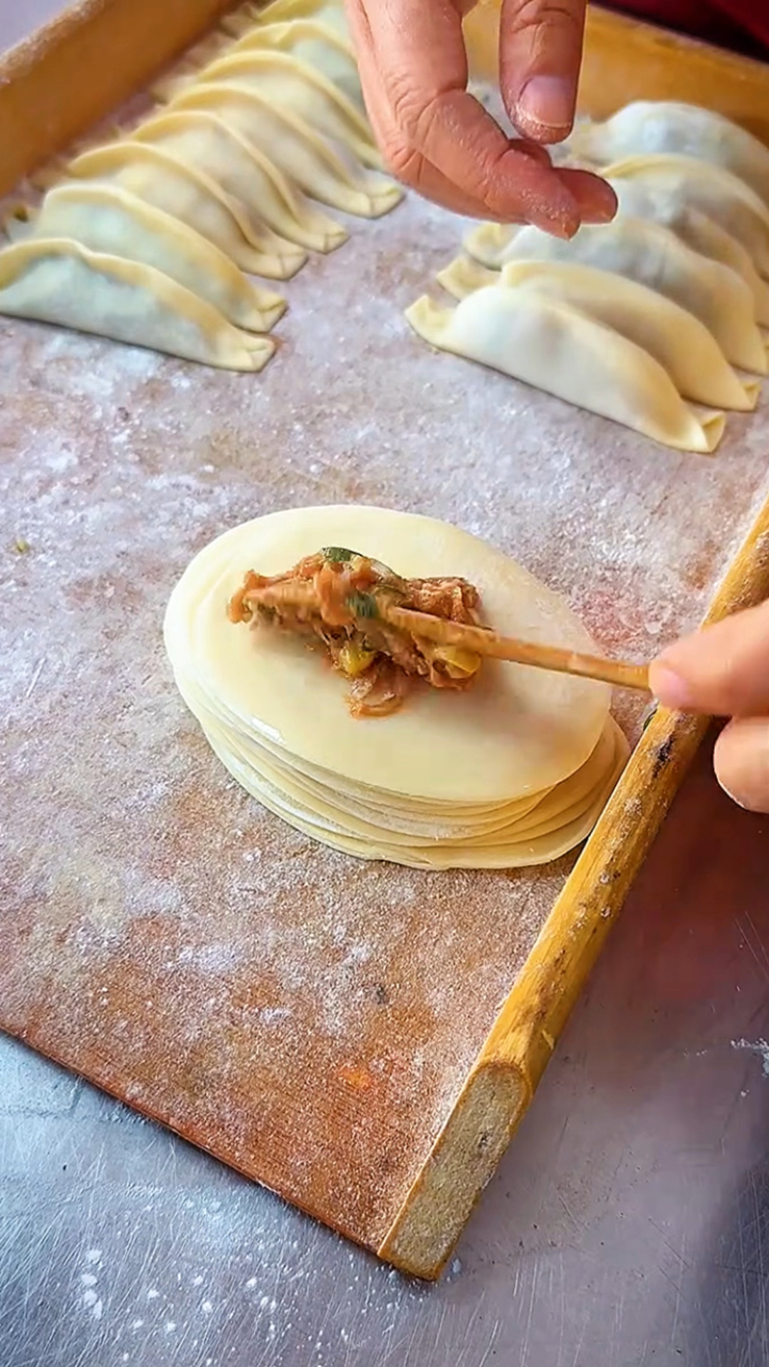制作美味锅贴饺子