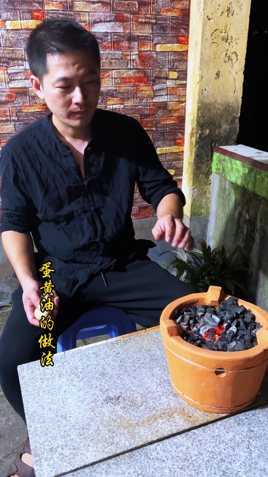 蛋黄油的做法,在农村很多老人多会做它,大家也叫它凤凰油