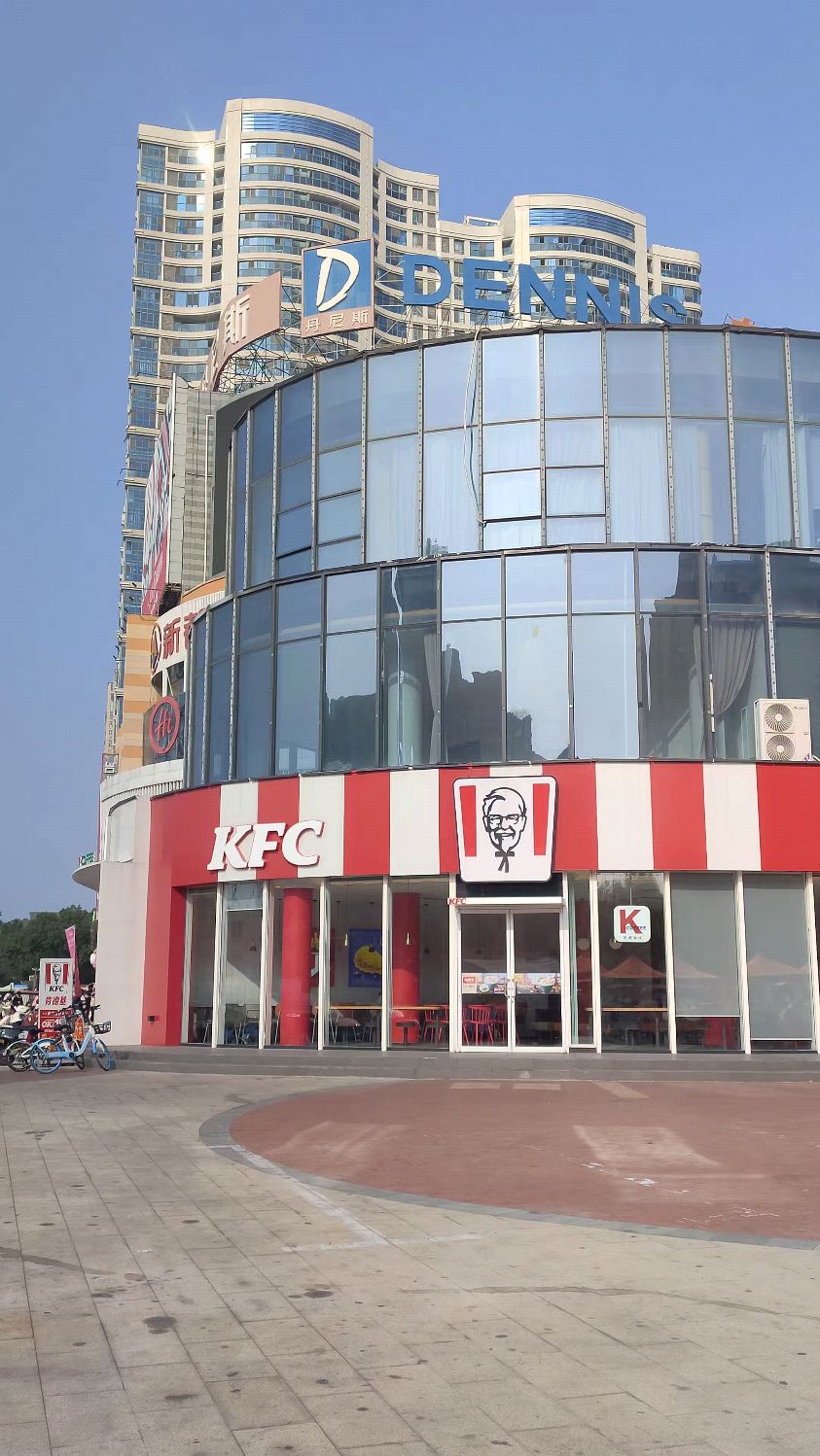 漯河东外滩广场上