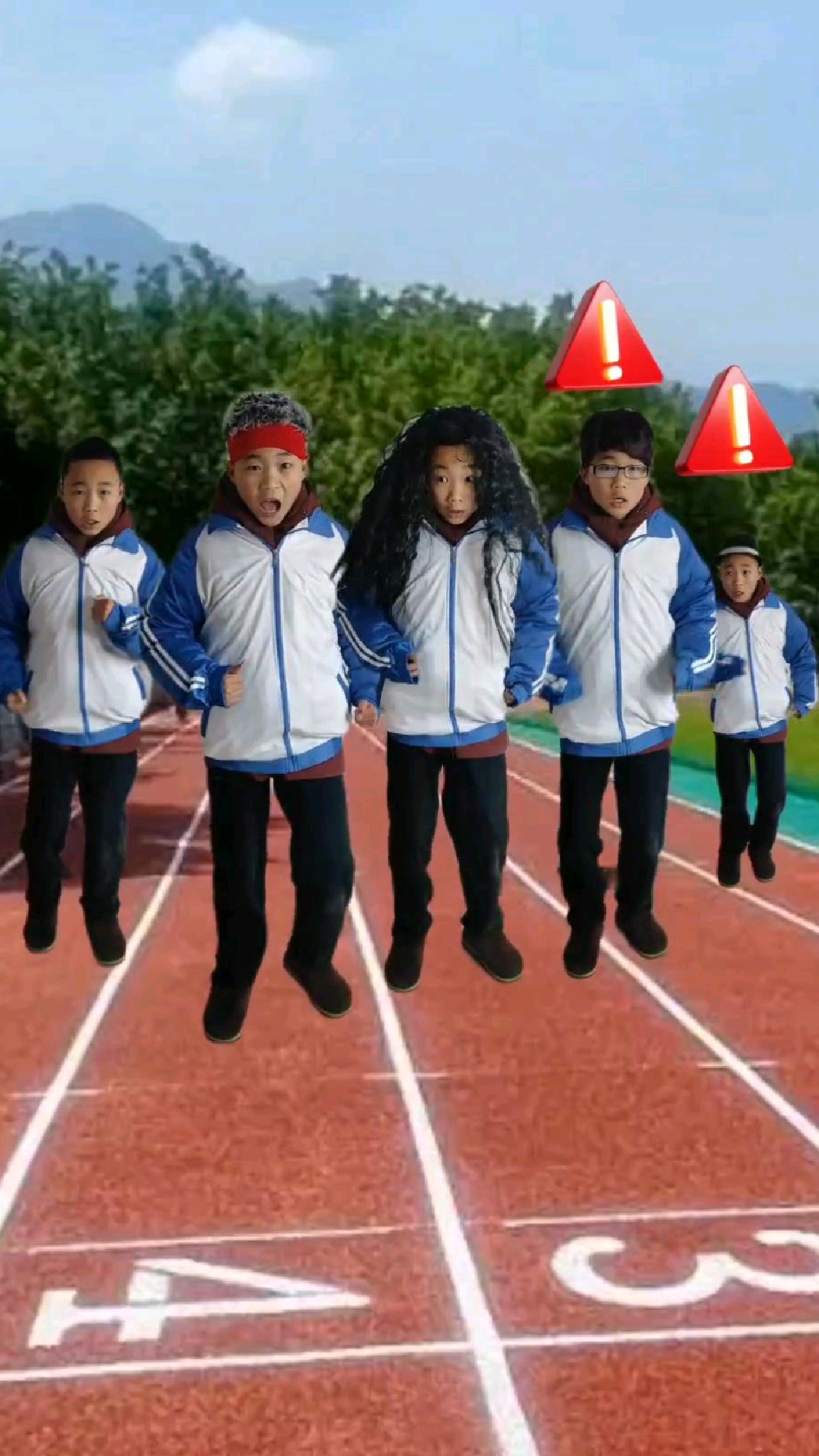 小泽和同学玩一二三木头人游戏,看看谁会赢