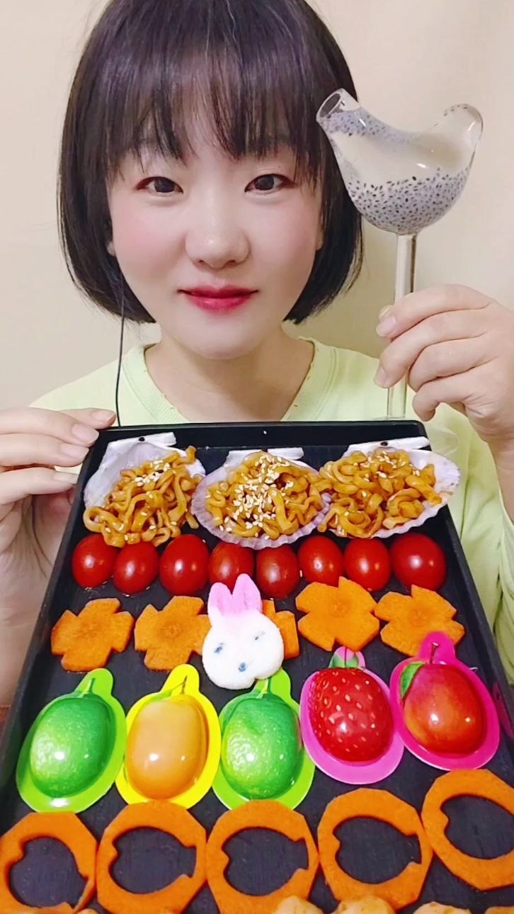美食拼盘水果蔬菜火鸡面