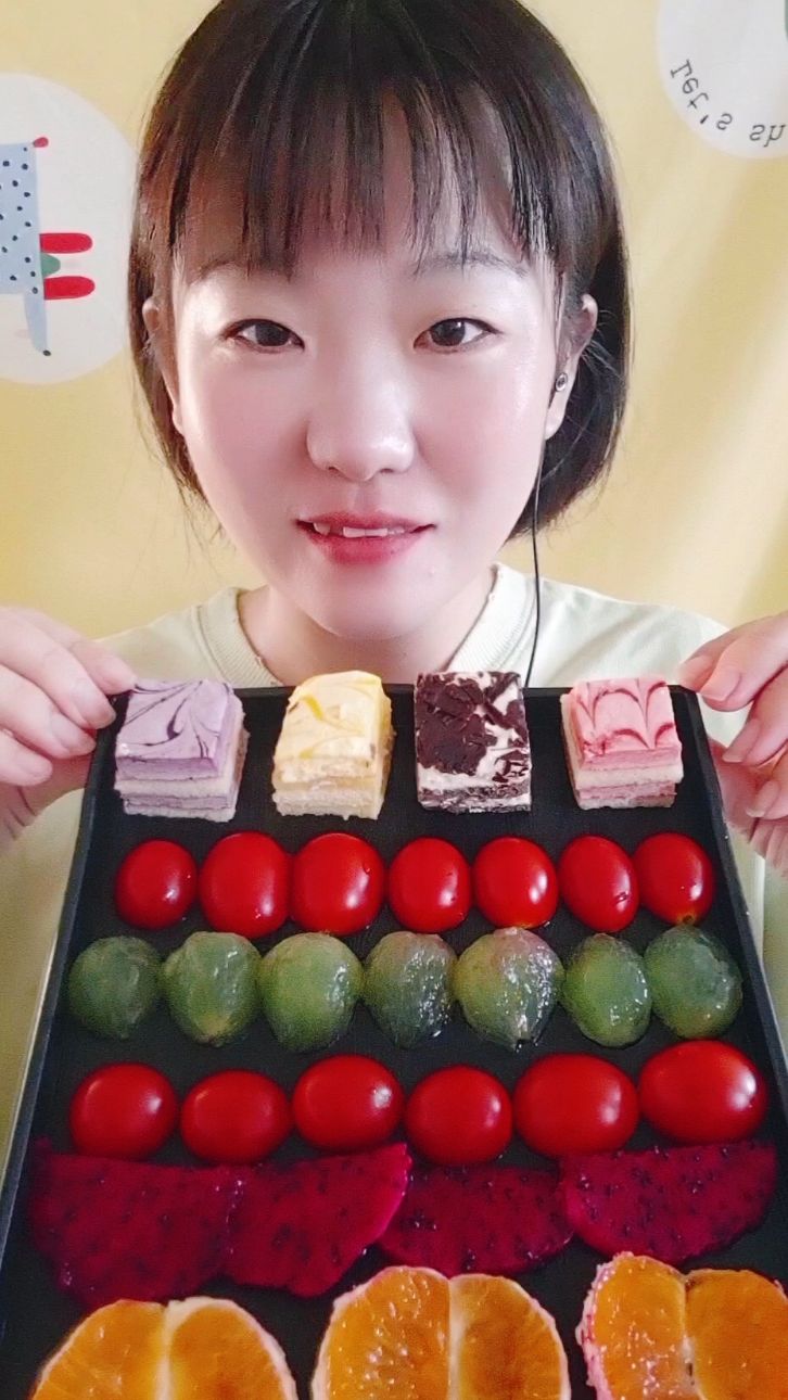 美食拼盘好甜的小蛋糕
