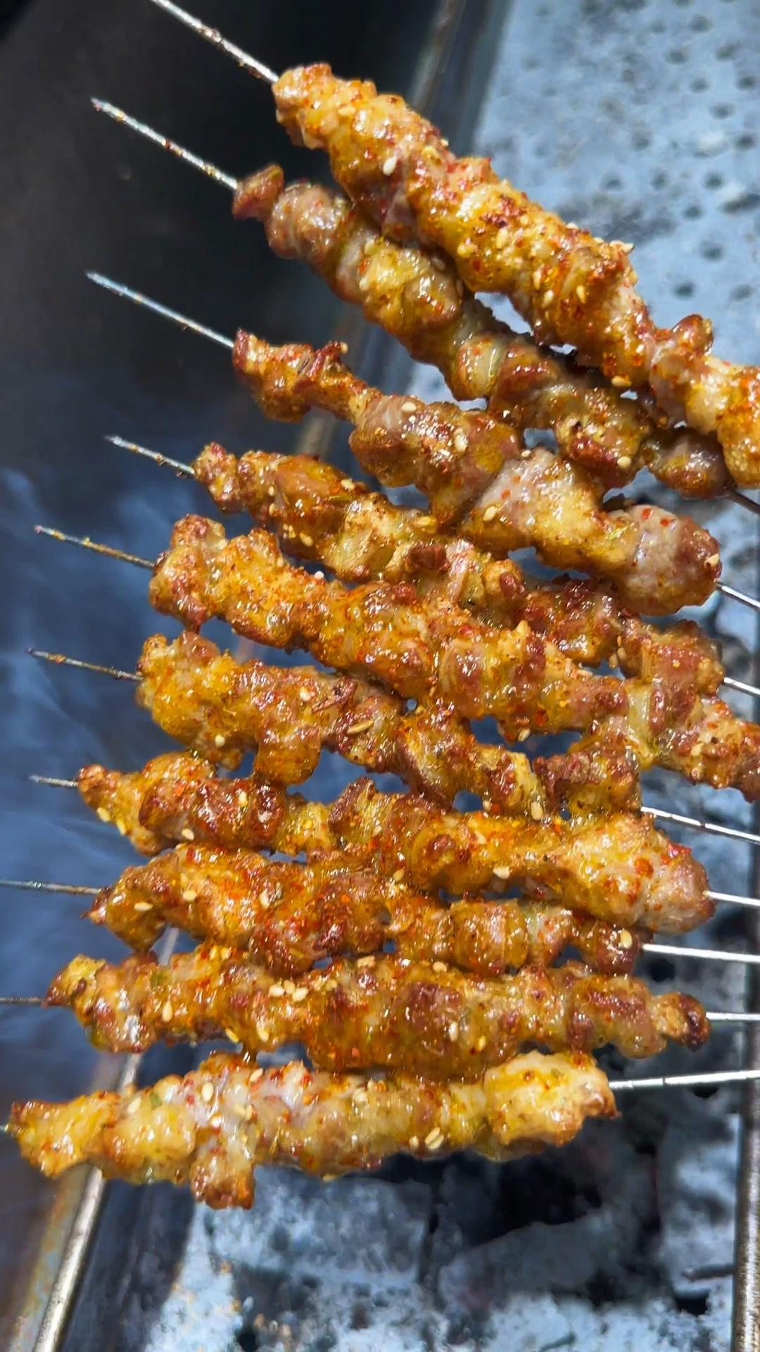 为什么烧烤店的羊肉串那么好吃,原来是这样做的