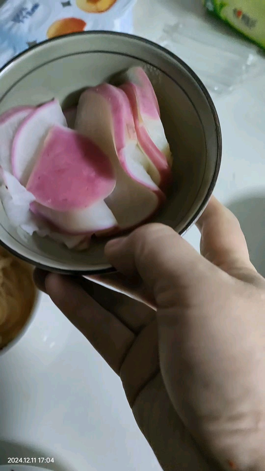 东北人餐桌上必备的蘸酱菜!萝卜片,黄瓜条,葱段,东古黄豆酱