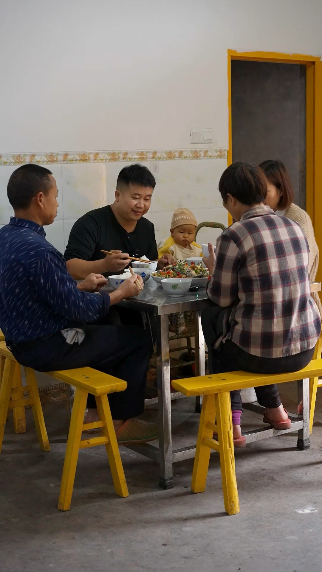 天气冷了鱼也不好钓,于是我准备了一个渔网,想吃鱼很方便