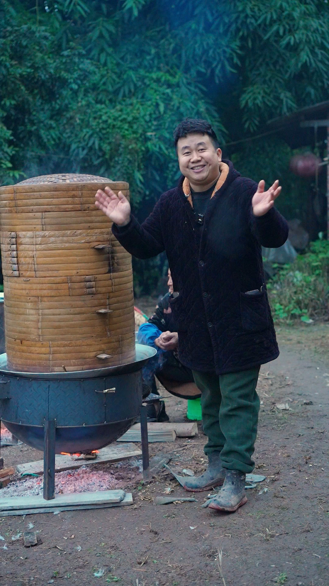 又来吃刨猪汤哦!今天才是正席,还有九大碗,现场热闹的很!