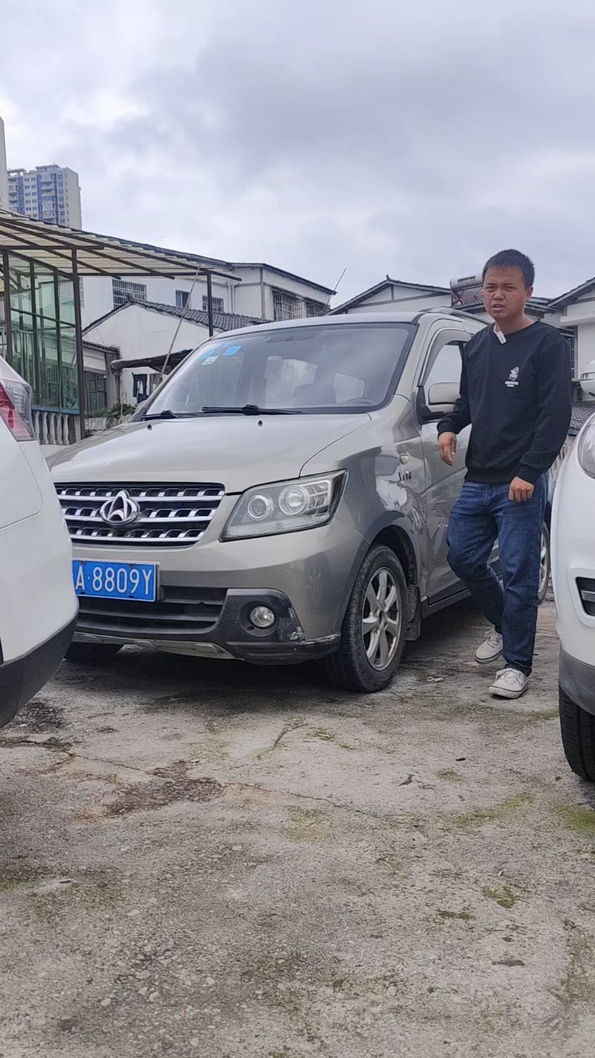 一辆长安欧诺和一辆11座的金杯阁瑞斯,有你喜欢的吗?