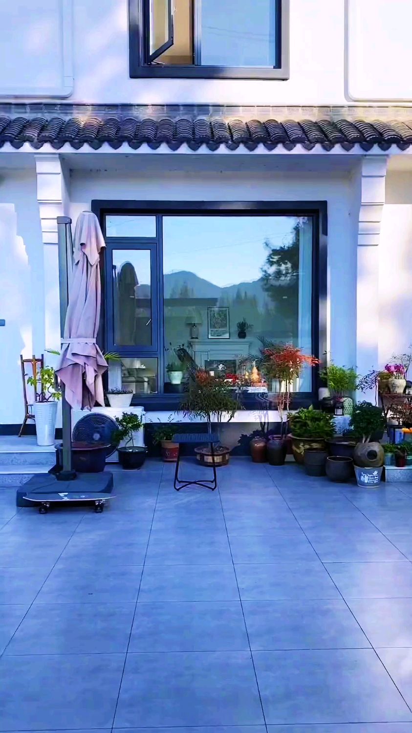 徽派风格自建房,白墙黛瓦马头墙,诗意盎然小院人家