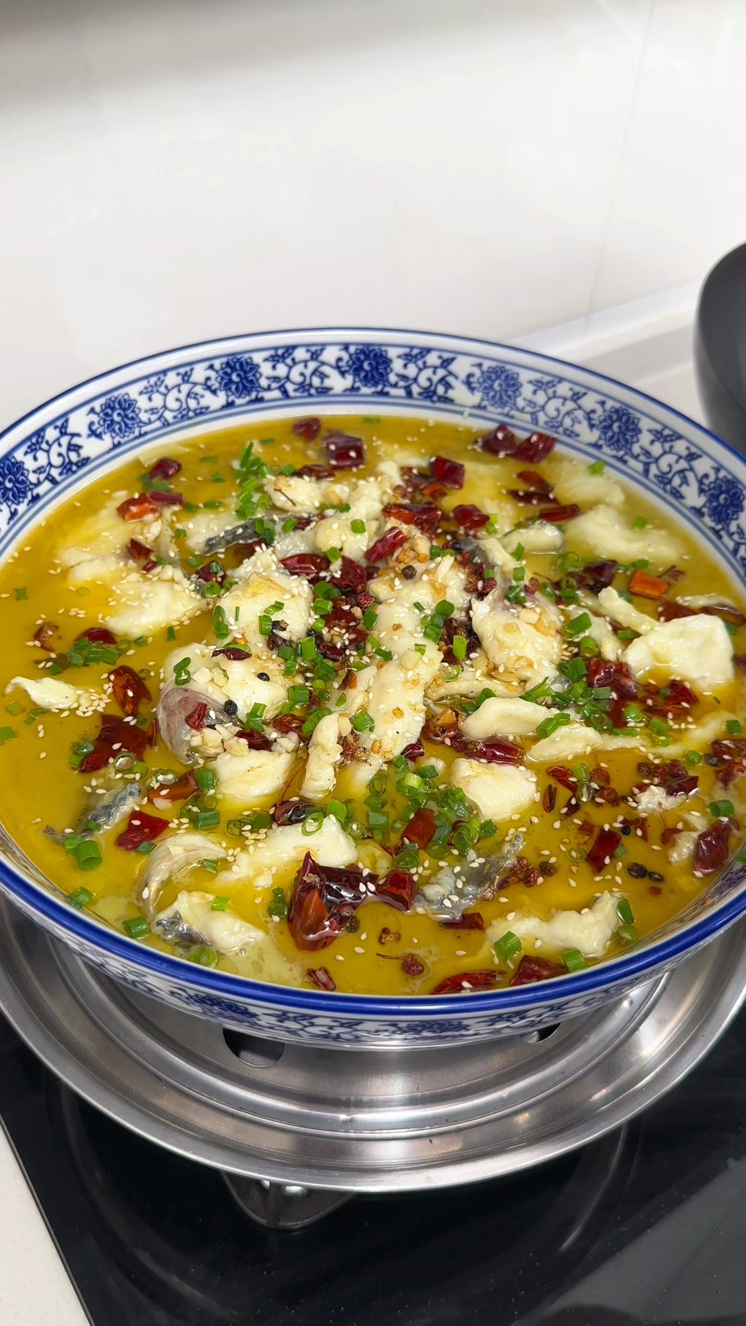 金汤酸菜鱼家常做法,鱼片滑嫩Q弹 汤汁酸爽开胃,越吃越过瘾