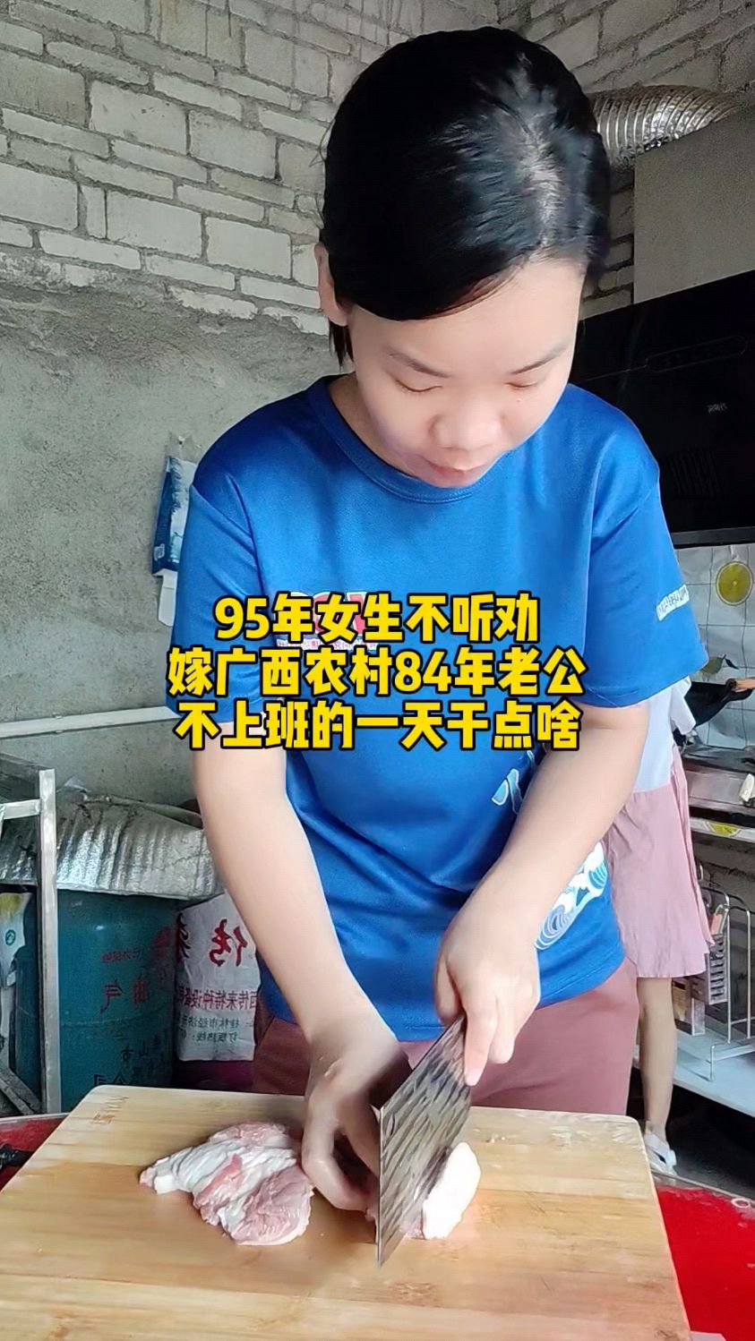 今天做了鸡翅闷土豆,孩子们可喜欢吃了