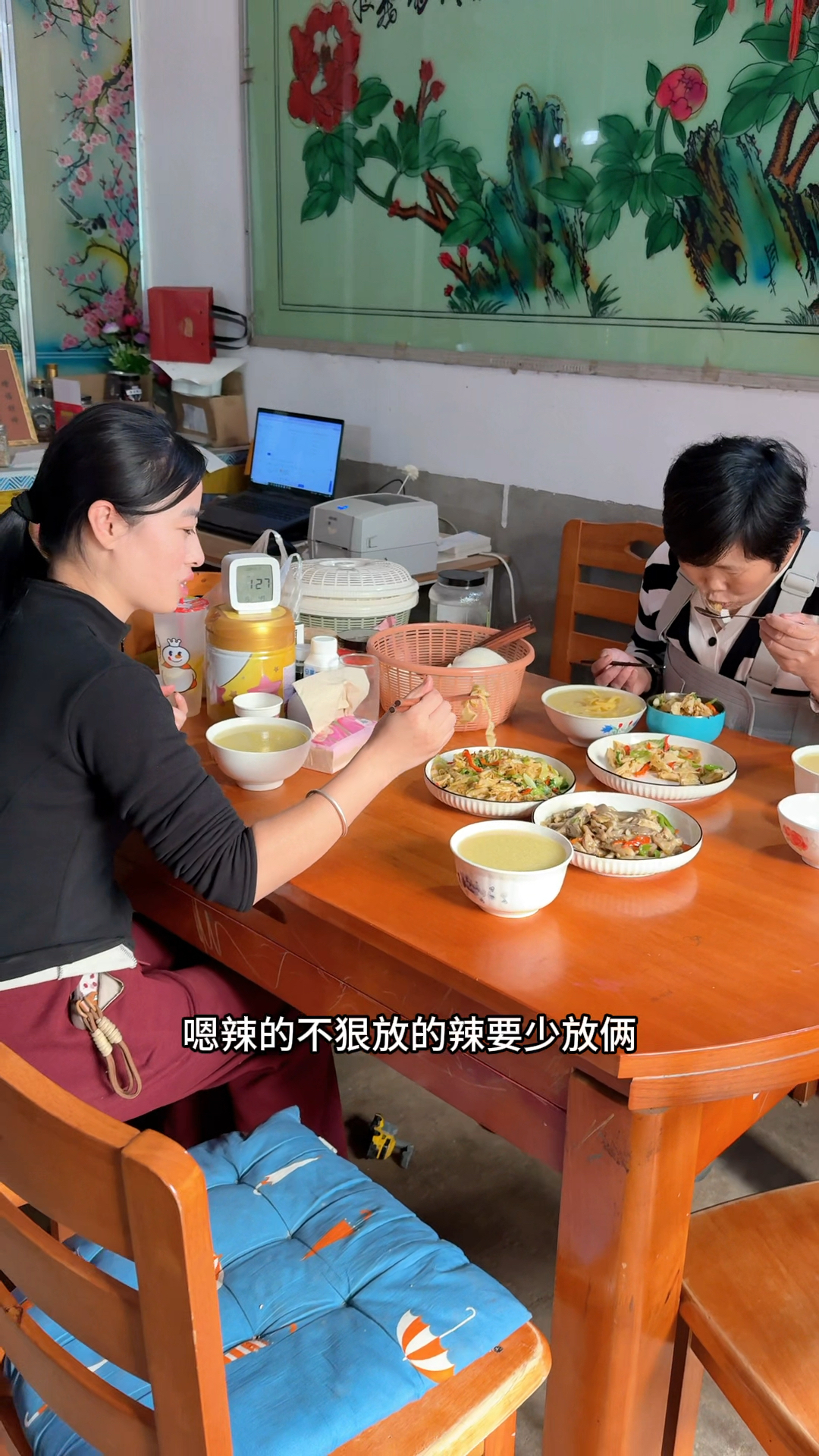 今天又炒人造肉吃了,咱家人造肉都是黄豆加工,大人小孩放心吃