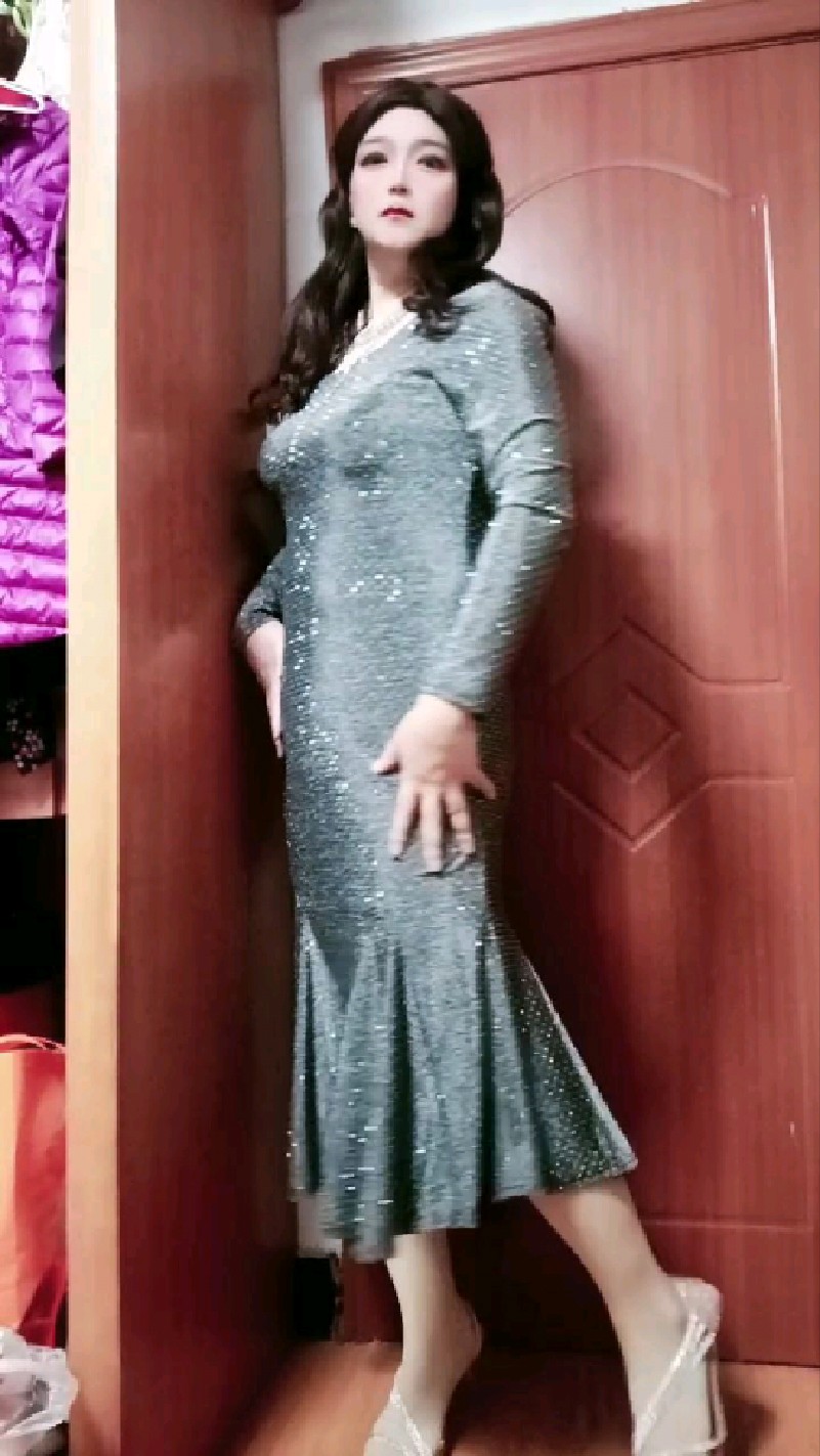 50岁大叔穿女装,今天变身美人鱼!