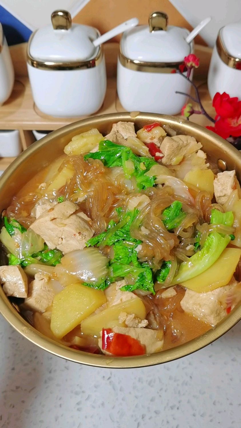 从小吃到大的经典家常菜 白菜炖冻豆腐粉条 做法简单又好吃