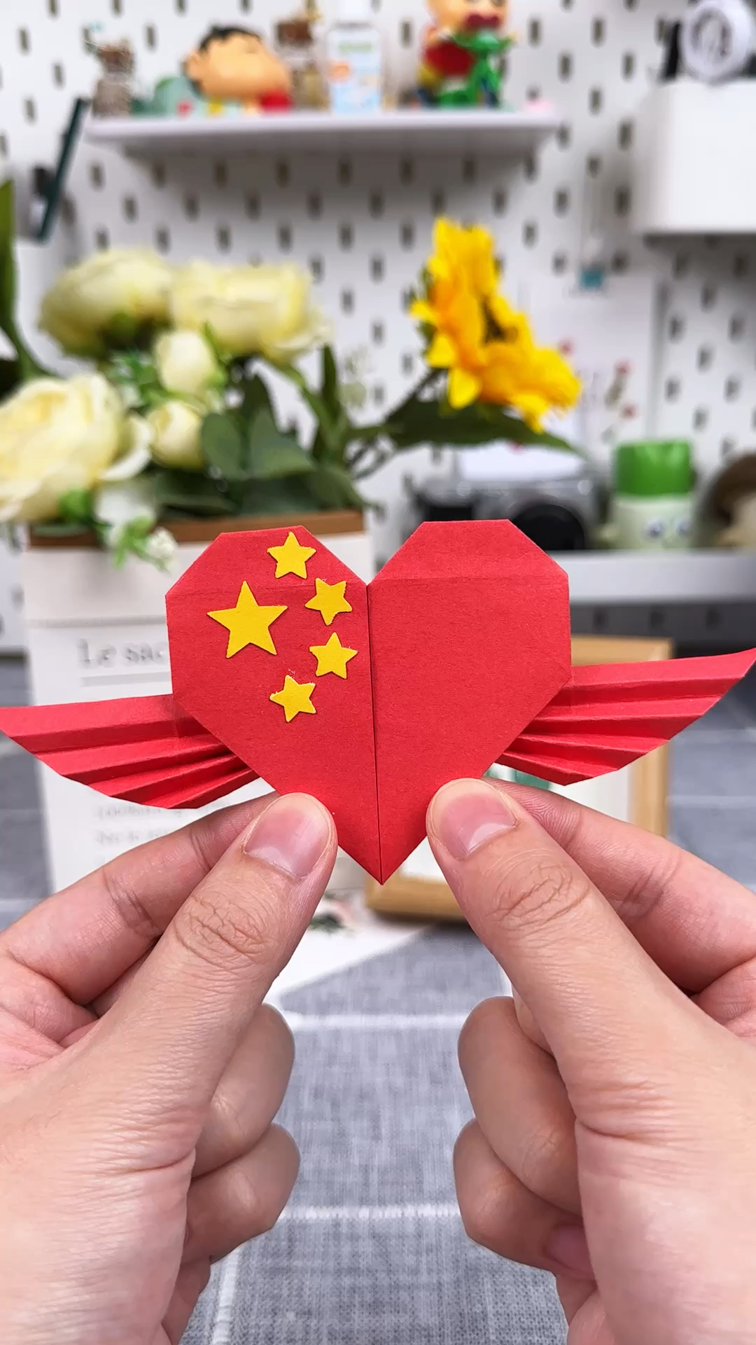 国庆节一起做手工吧,一个特别好看的折纸爱心,折法非常简单
