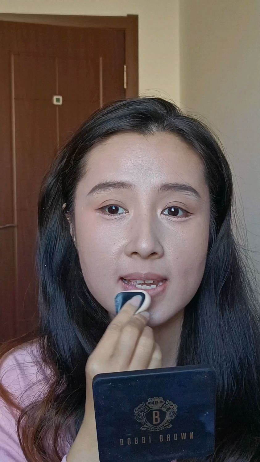 难得有一支适合黄皮的秋冬奶茶色唇釉