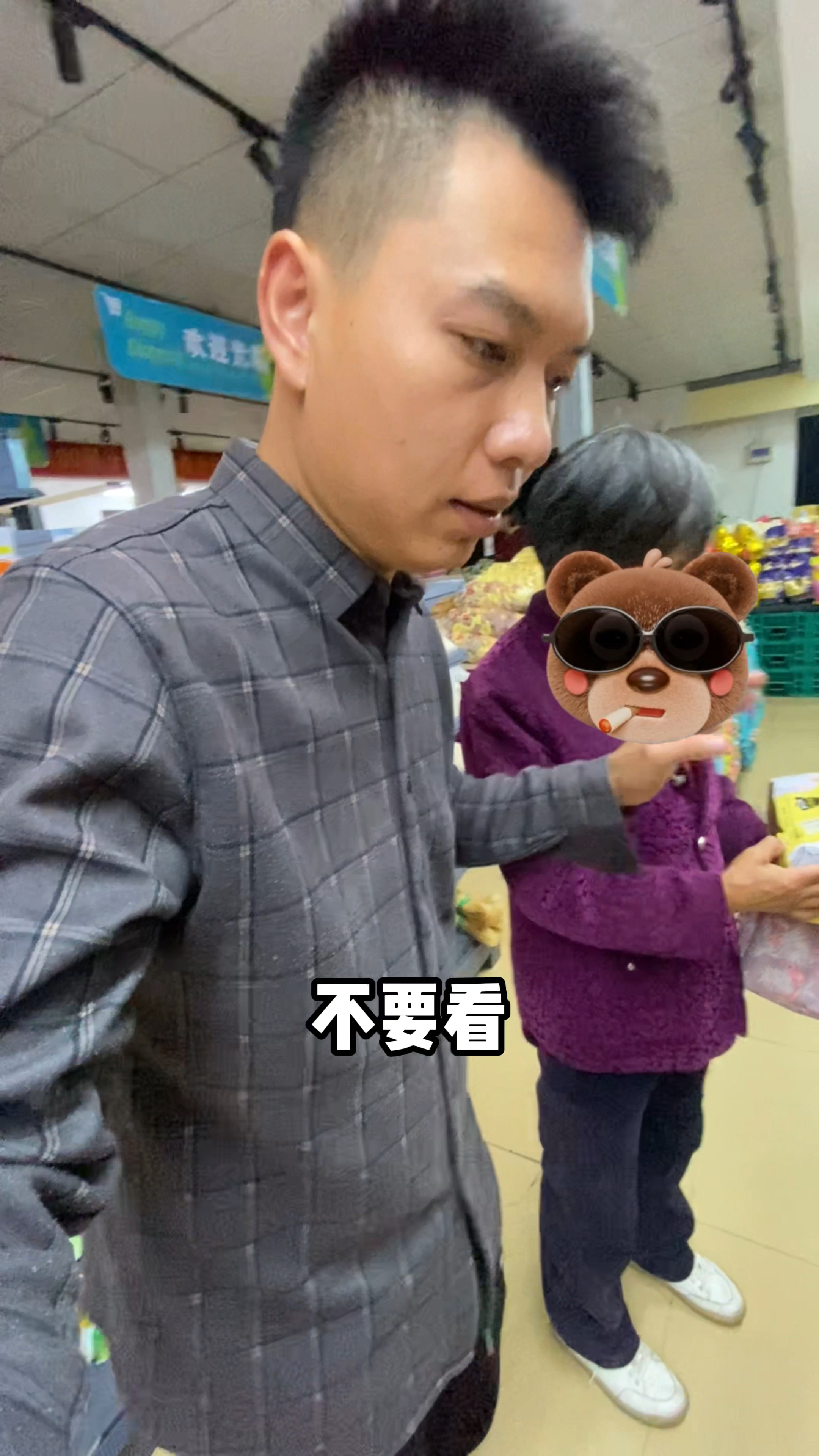 小本生意属实不容易,早上4点多钟就有顾客上门,又是美好的一天