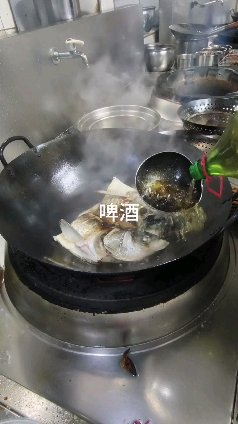 家炖鲢鱼头教程。