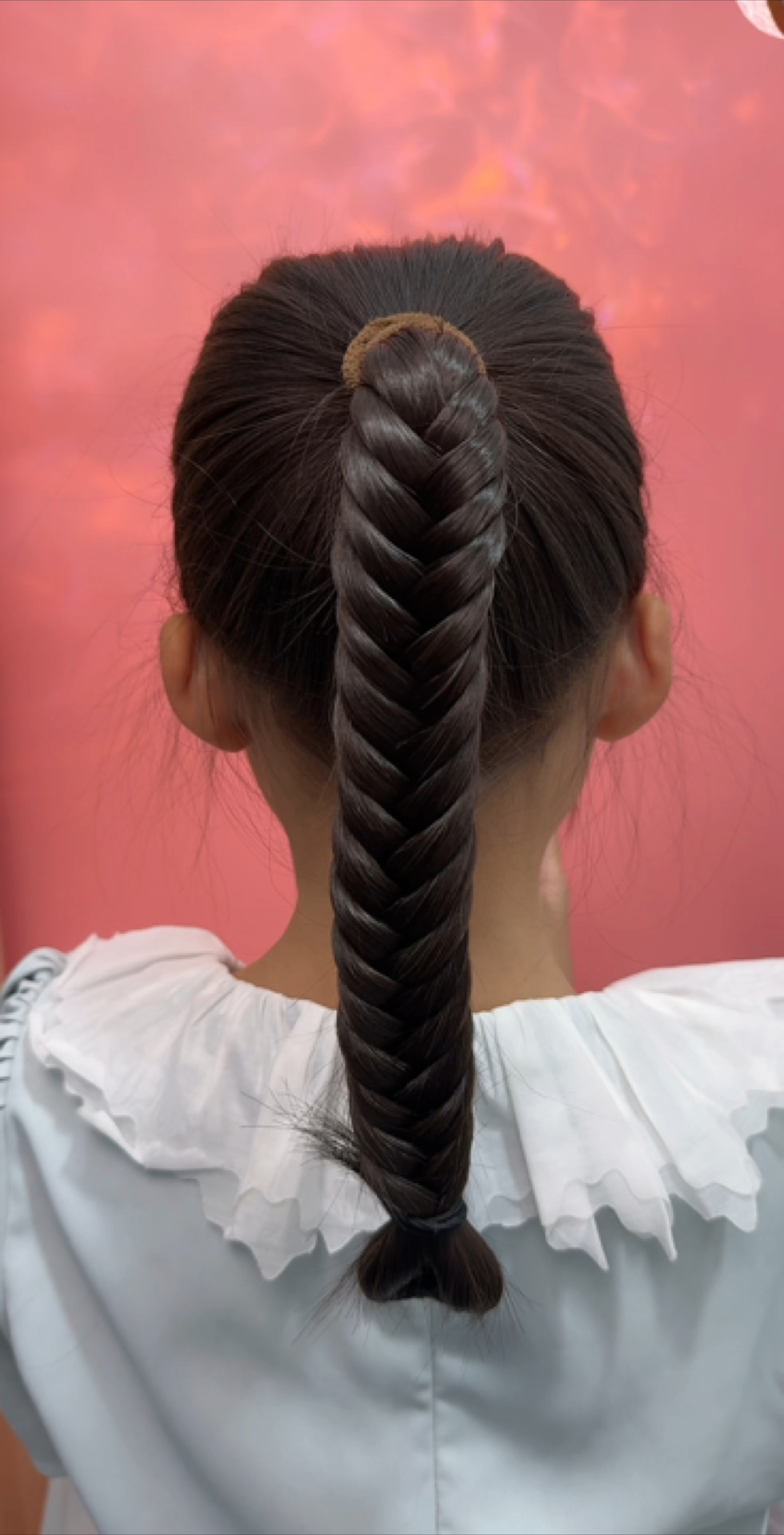 大人小孩都可以扎的鱼骨马尾辫