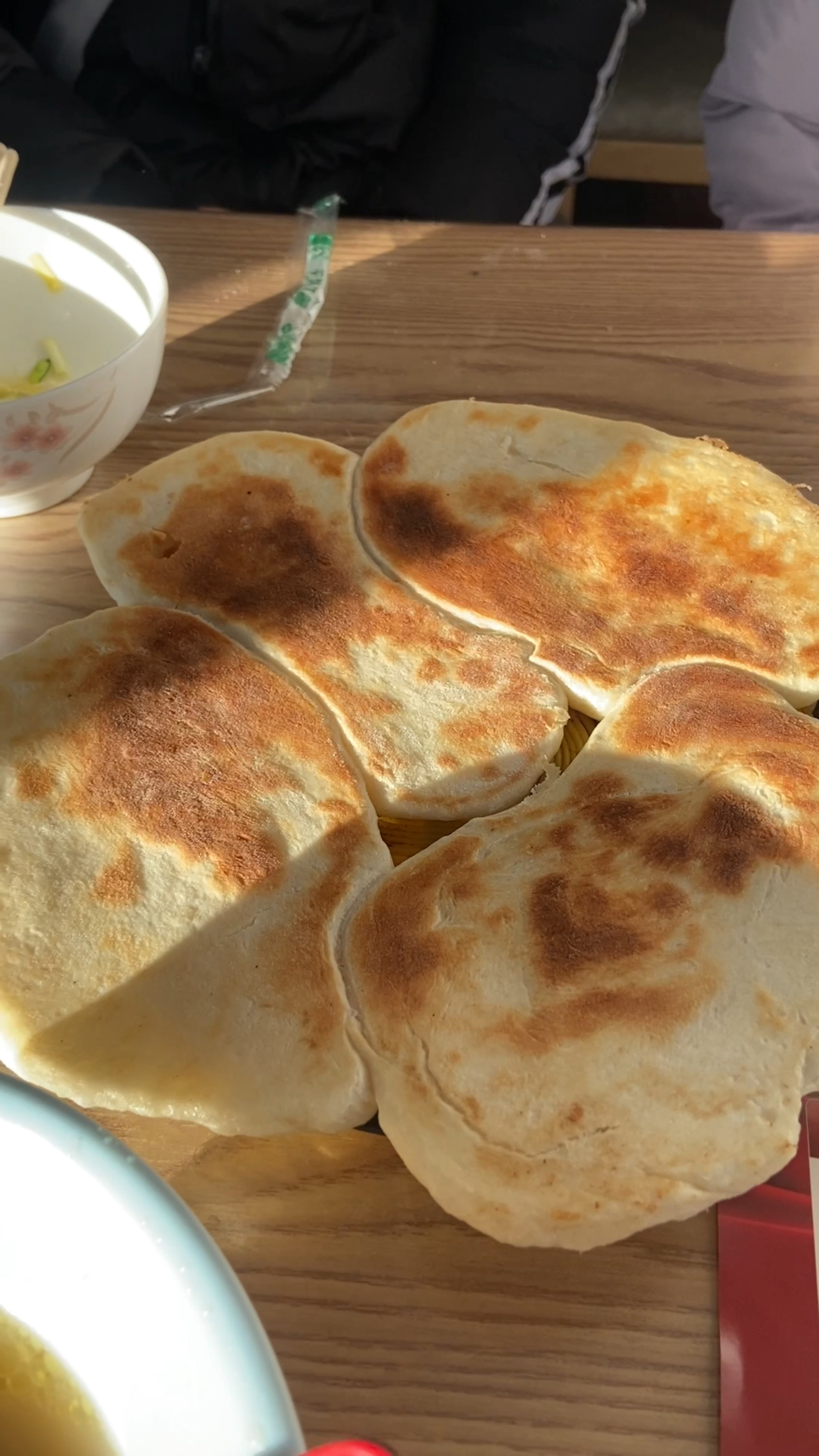 总要来一趟阜阳吧,尝一尝牛肉粉鸡搭配死面锅巴真好吃!