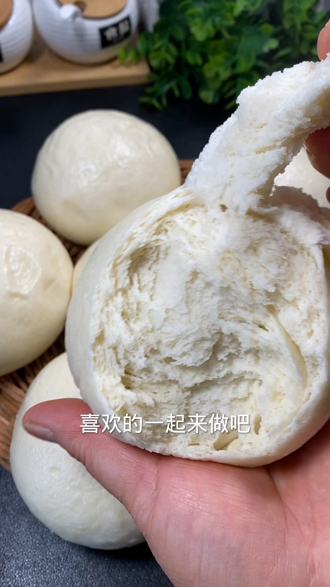 一次性发酵蒸的千层馒头,蓬松宣软,面香浓郁