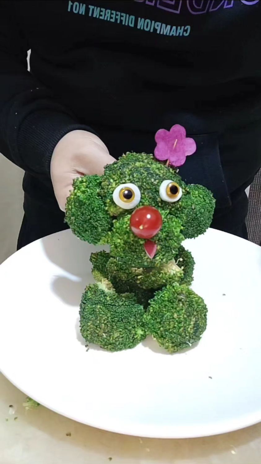 西兰花直接炒着吃是没有灵魂的,有仪式感的做法是这样的