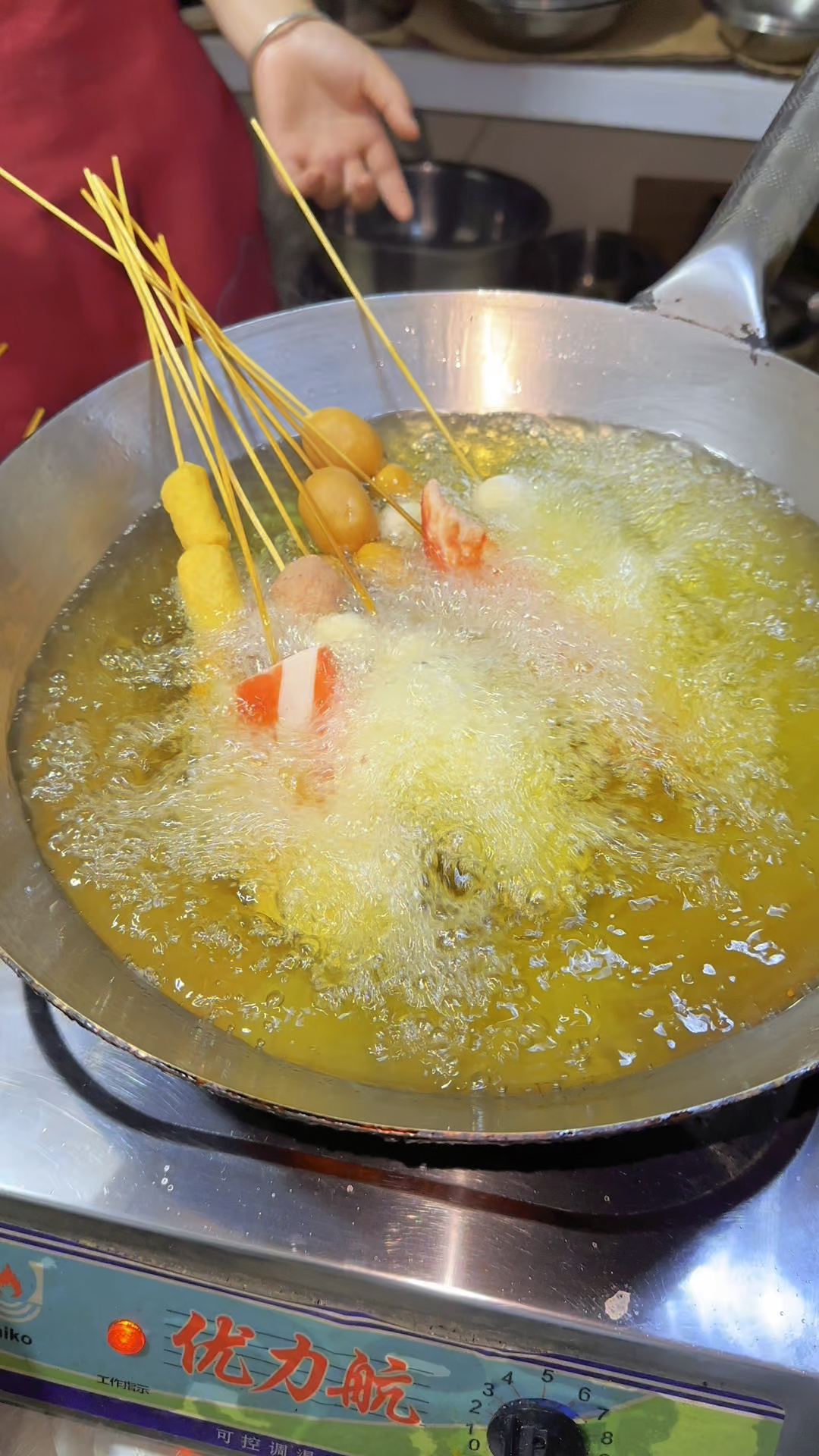 炸串烧饼夹菜做法,濮阳小吃培训学校。