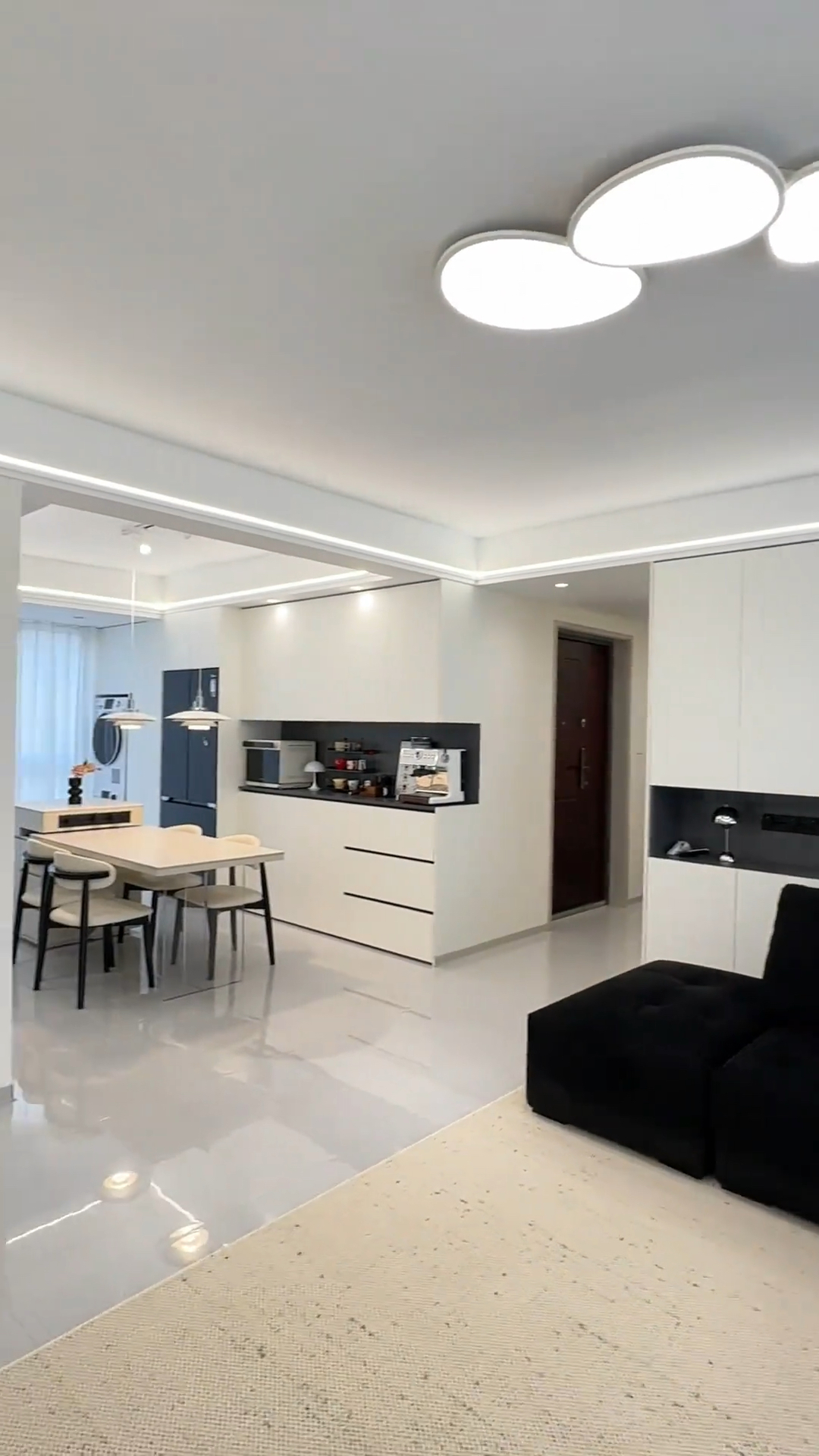 客厅的悬浮电视背景墙|餐厅的岛台餐边柜搭配是整个家好看的关键