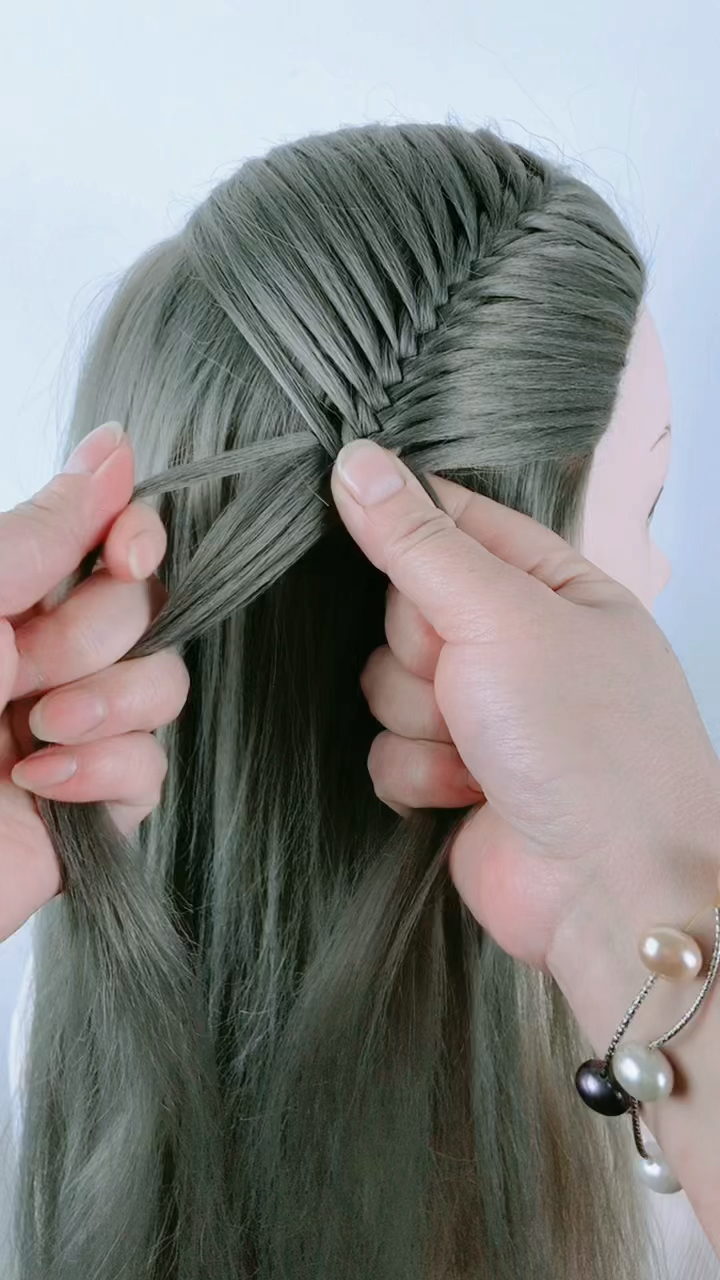 鱼骨辫编发教程,收藏起来慢慢学