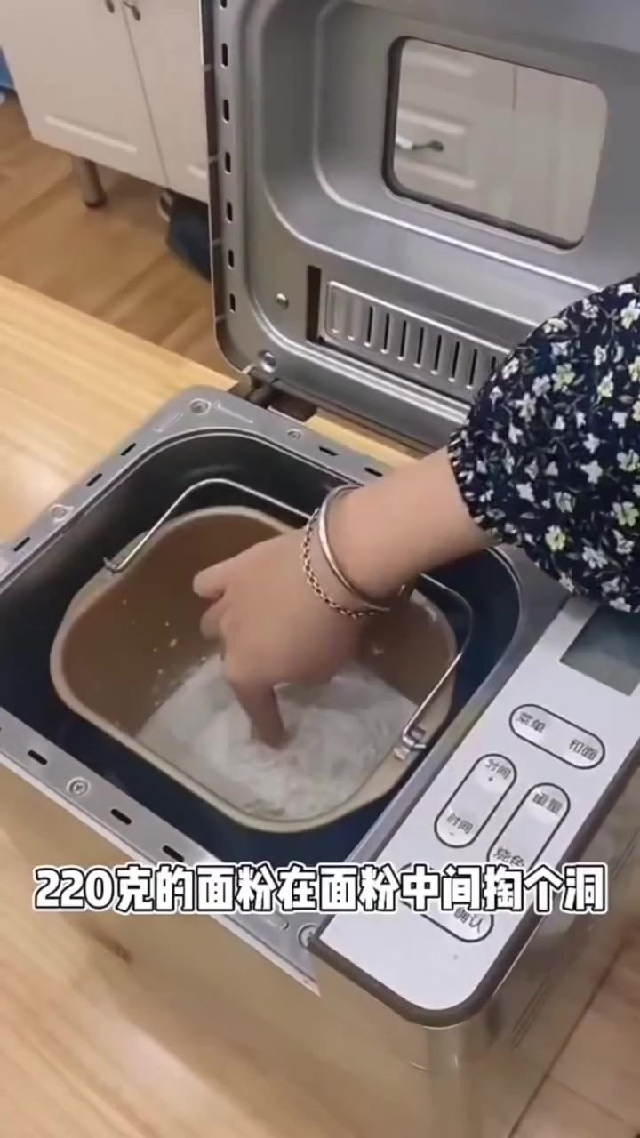 定时启动,东菱面包机让新鲜面包按时出炉