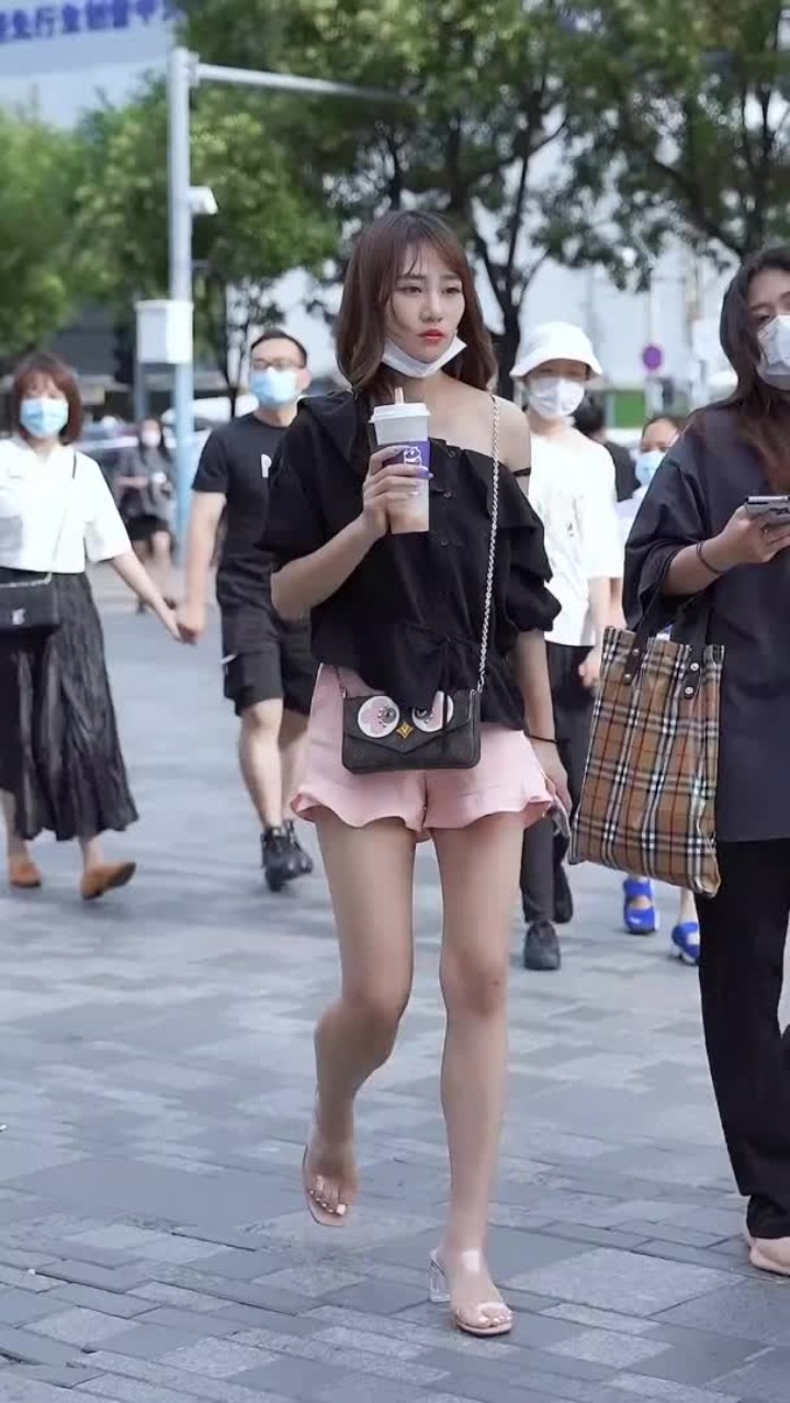 三里屯长腿奶茶小姐姐穿搭