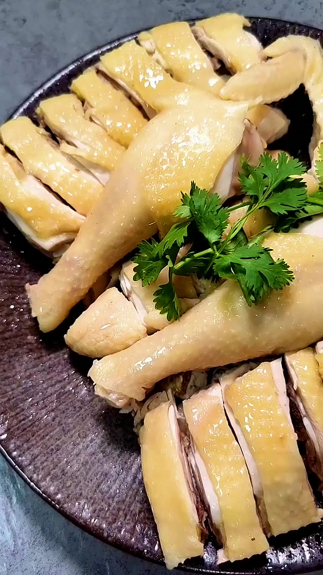 广东家庭节日必备的白切鸡，皮爽肉滑