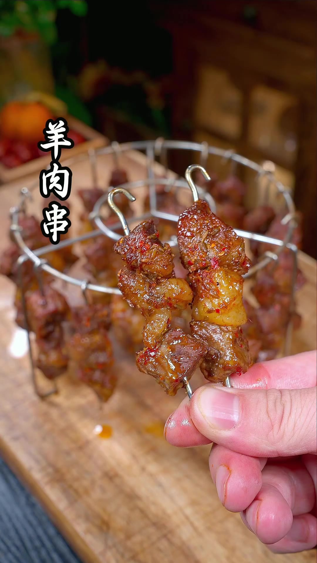 在家里也能吃到有炭火香味的羊肉串，鲜嫩多汁 香气四溢