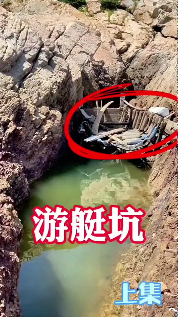 80斤猪肉打窝30米长坑 竟偶遇八爪怪捕食大龙虾 猎杀石斑鱼,及时出手 阻止了惨剧的发生