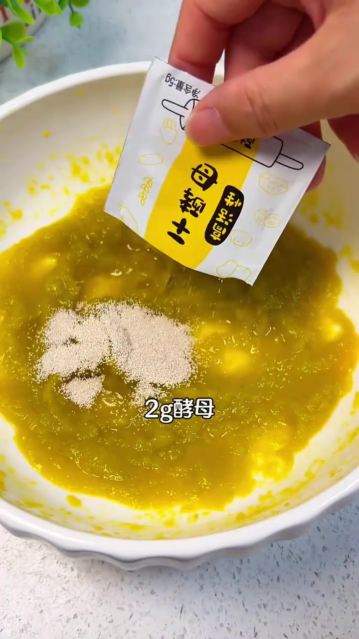 早餐用南瓜做了好看又好吃的南瓜甜甜圈，松软好吃