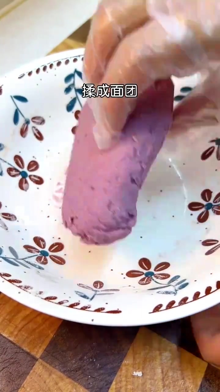 早上好早餐做了紫薯开花馒头，蓬松暄软，奶香味十足