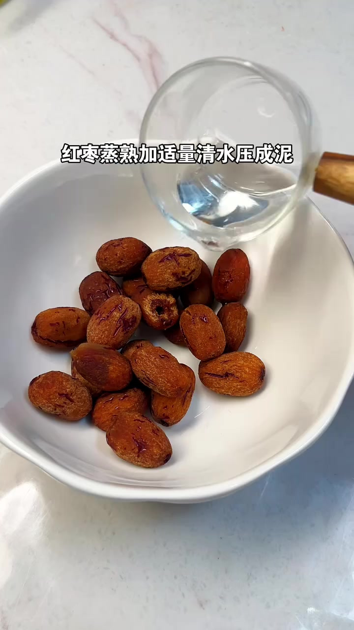 今天做了一锅南瓜枣泥馒头,蓬松暄软,枣香味浓郁