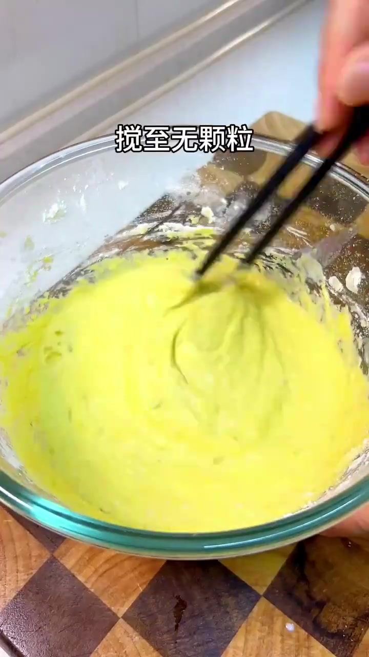 南瓜发糕,松软好吃,还做了午餐肉鸡蛋饼,搭配一杯苹果山药豆浆
