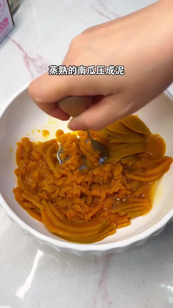 蓬松暄软自带香甜的南瓜发糕,做法简单全程手不沾面