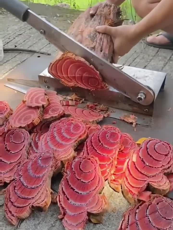 看封面我以为在切牛肉,网友:是鸡血藤吗?多少钱一斤