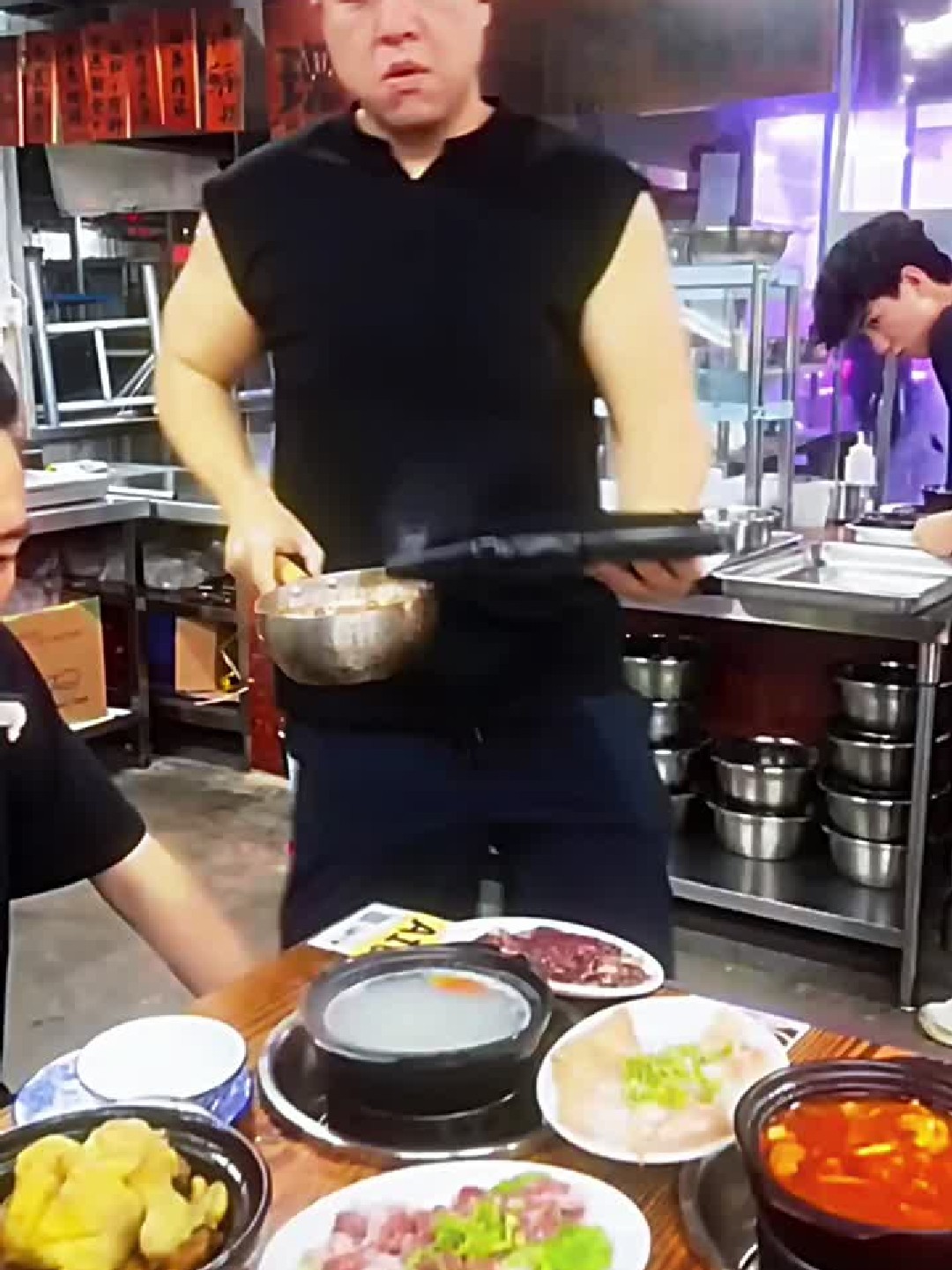 算了，跟你们外省人说不清铁板菜有多好吃