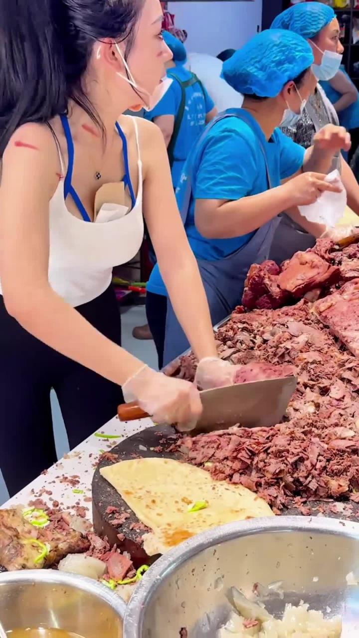 河北任丘姜师傅驴肉卷饼,喷香喷香我爱吃