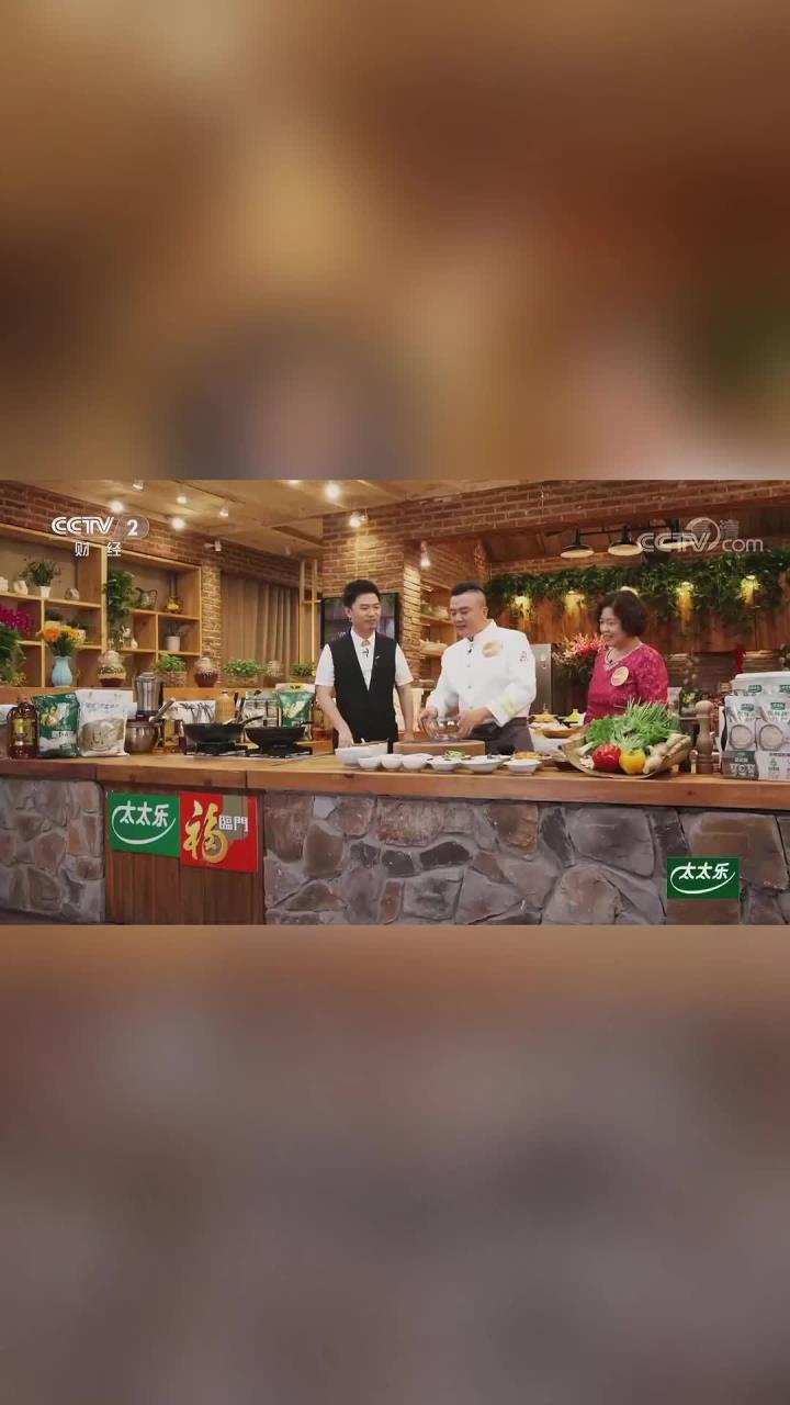 大厨教你做玉米面凉粉,爽滑鲜嫩,吃到停不下来