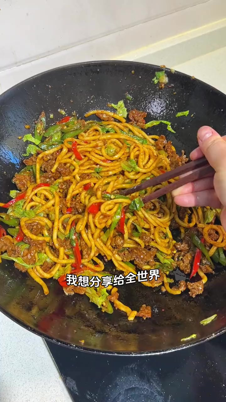 家人们,我做的这个炒面太有饭张力了!一出锅直接就香迷糊了,真