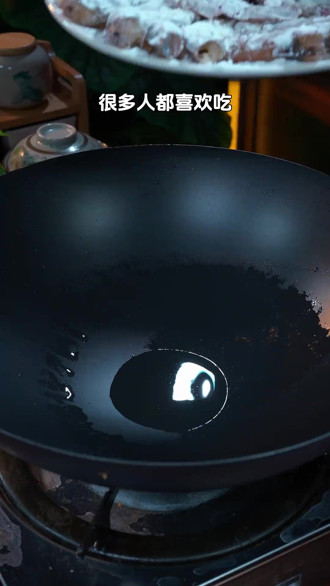 大人小孩都爱吃的干锅香辣虾,在家就能轻松做出饭店的味道,焦香